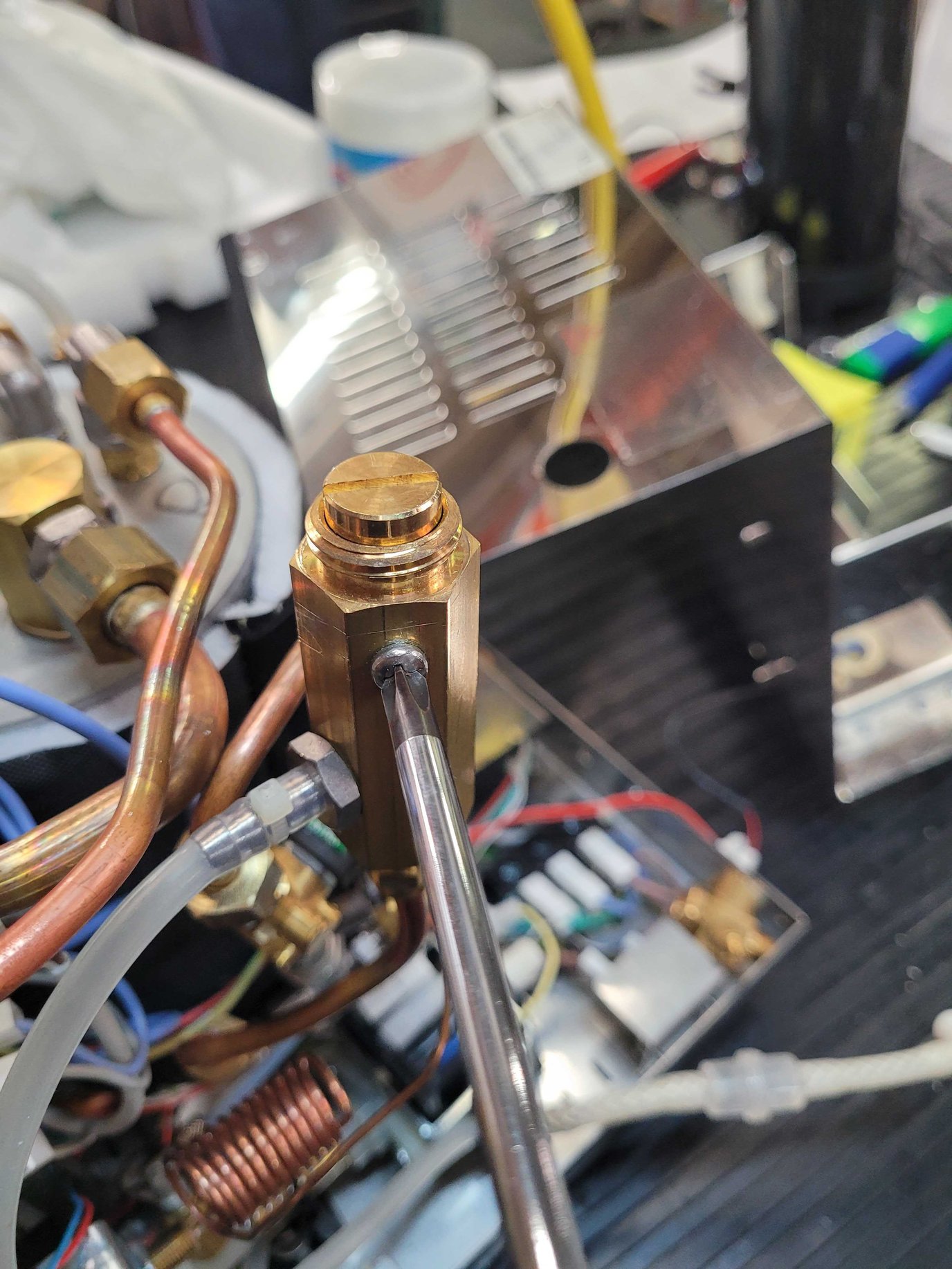 LUCCA X58 Cleaning/Replacing the Expansion Valve Seat Gasket